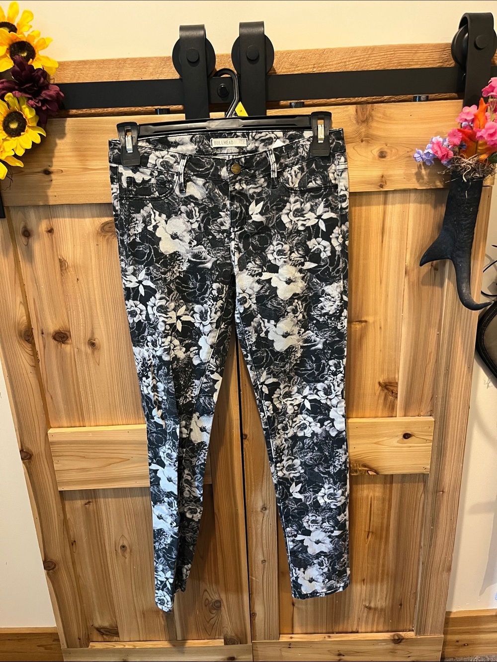 Bullhead Black & White Floral Print Jeggings